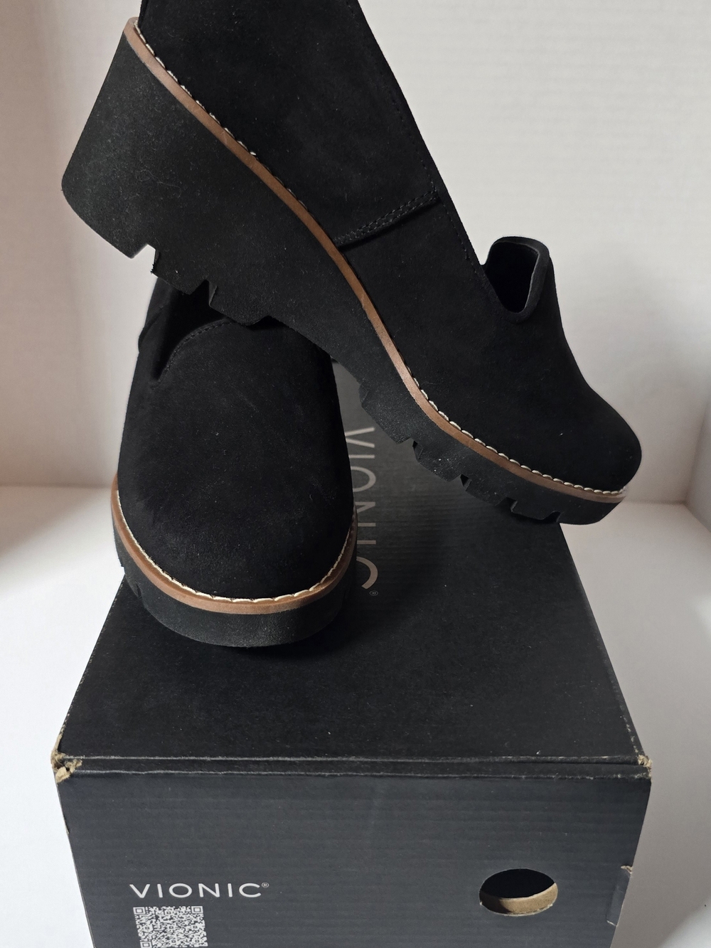 Vionic Women's Black Suede Lug Sole Slip-On Shoe